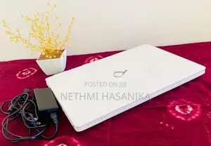 Fujitsu Lifebook AH77/Y