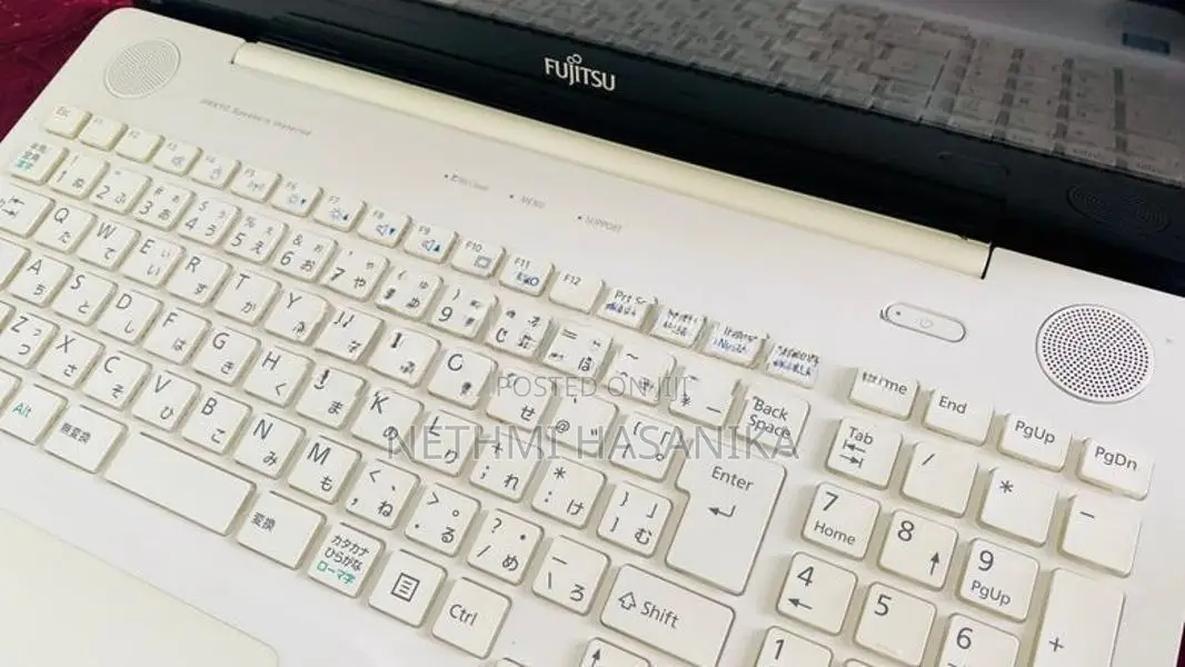 Fujitsu Lifebook AH77/Y