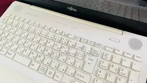 Fujitsu Lifebook AH77/Y