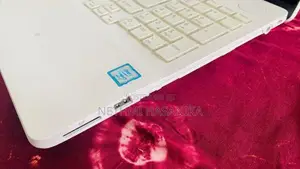 Fujitsu Lifebook AH77/Y