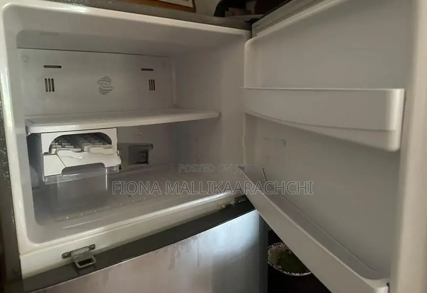 Daewoo Electronics Refrigerator (3D Cooling System)