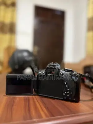 Canon EOS 650D DSLR + 18-55mm Lens