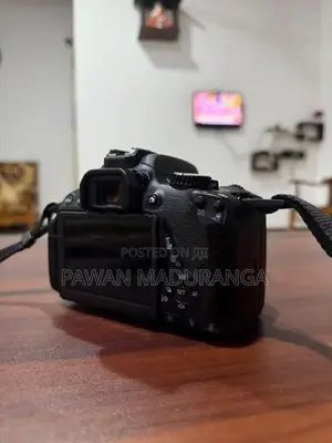 Canon EOS 650D DSLR + 18-55mm Lens