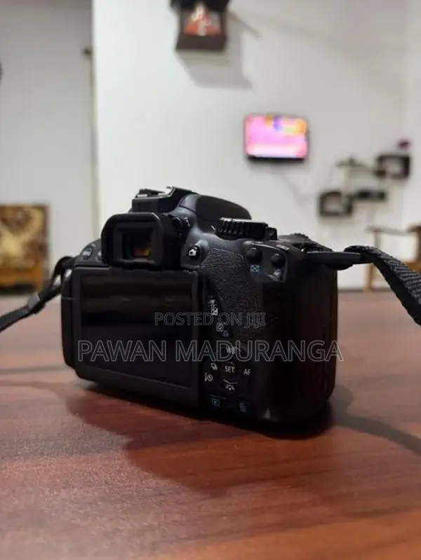 Canon EOS 650D DSLR + 18-55mm Lens