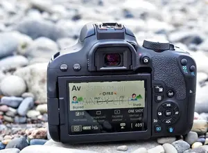 Canon EOS 800D DSLR with Box