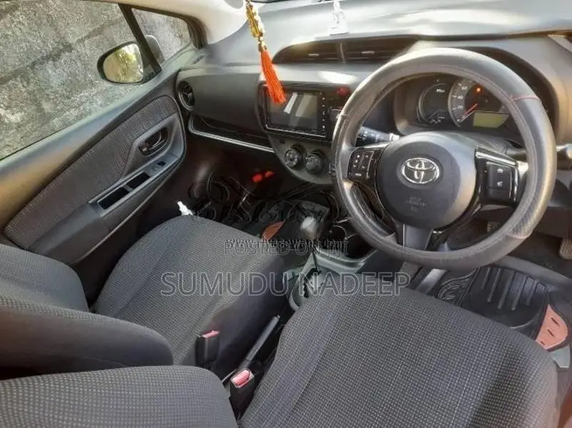 Toyota Vitz 2018 Car (Used)