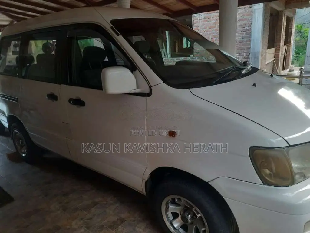 Toyota CR42 2001 Van (Used)