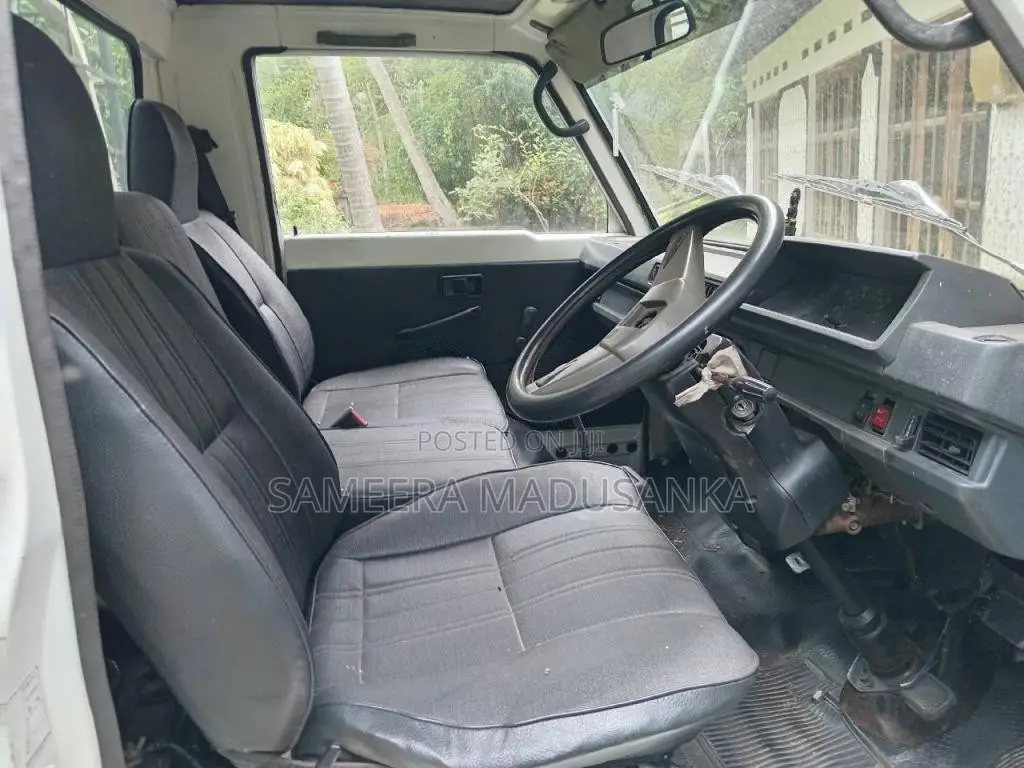 Mitsubishi L300 1981 Lorry (Used)