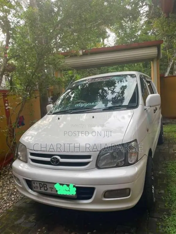 Toyota Noah 2005 Van (Used)