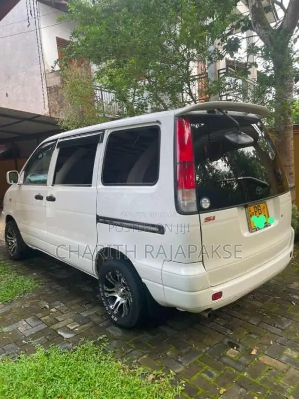 Toyota Noah 2005 Van (Used)