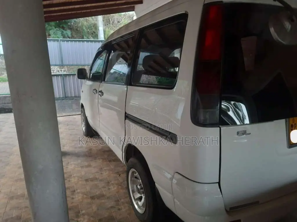 Toyota CR42 2001 Van (Used)