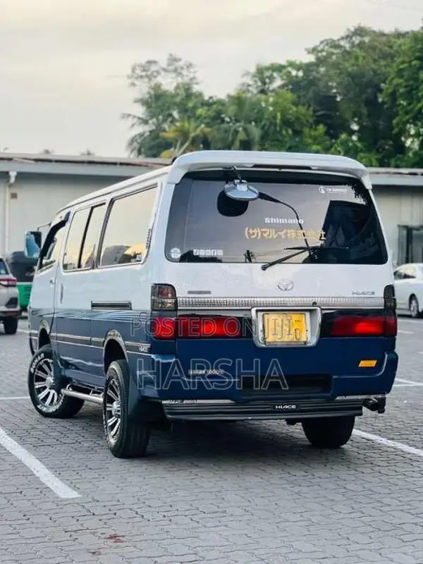 Toyota Dolphin Long 1999 Van (Used)