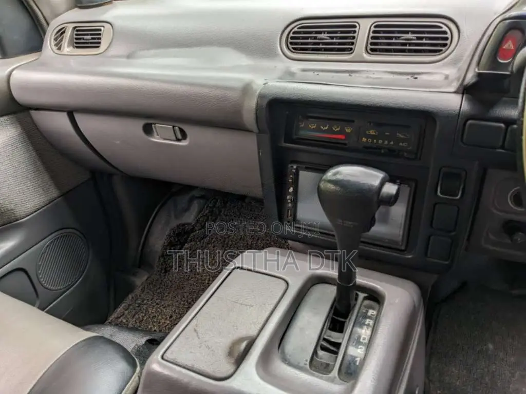 Nissan Serena 1995 Van (Used)
