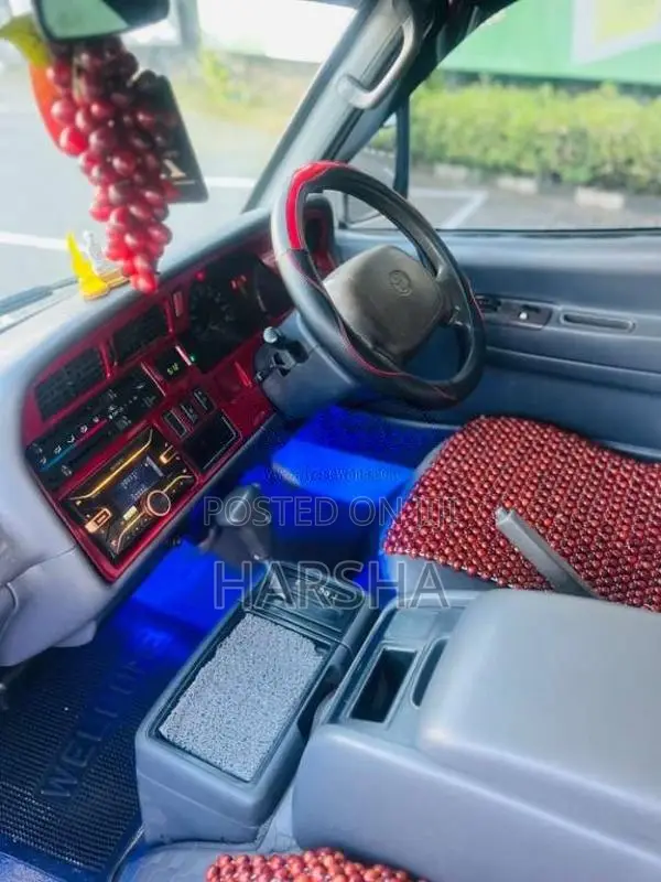 Toyota Dolphin Long 1999 Van (Used)