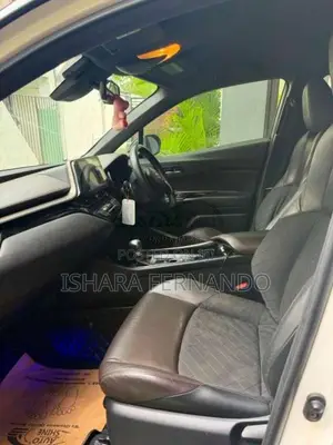 Toyota CHR NGX50 2017 SUV (Used)
