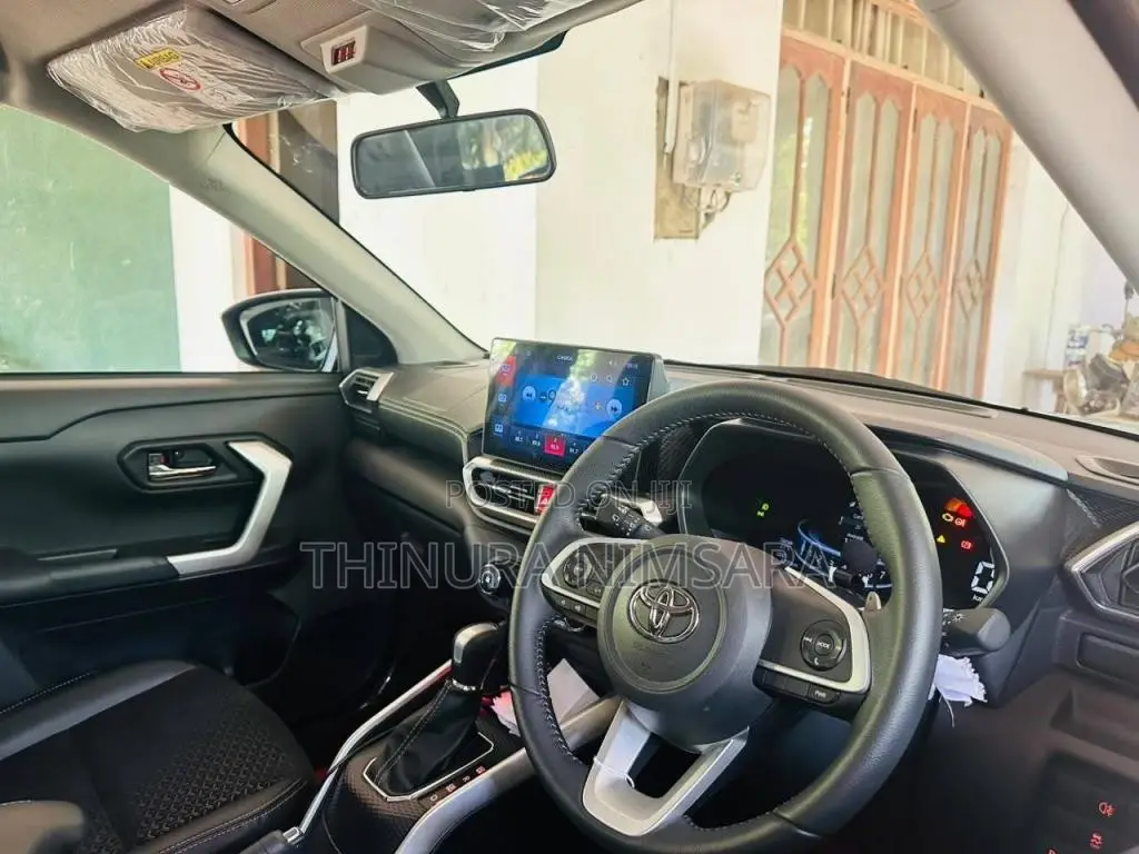 Toyota Raize 2025 SUV (Used)