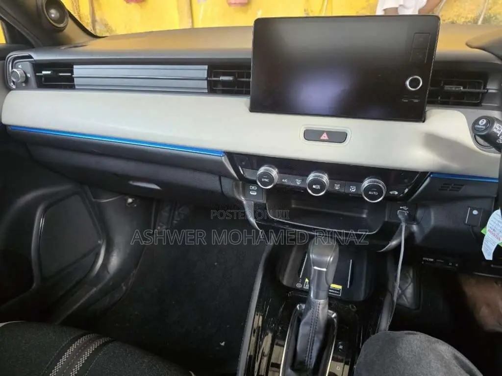Honda Vezel Z Play 2024 SUV (Used)