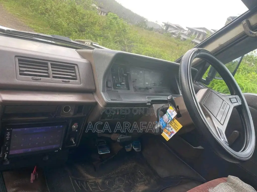 Toyota Shell 1989 Van (Used)