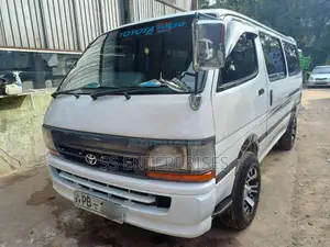 Toyota Dolphin RZH112 CONVERTED 5L 2001 Van (Used)