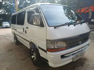 Toyota Dolphin RZH112 CONVERTED 5L 2001 Van (Used)