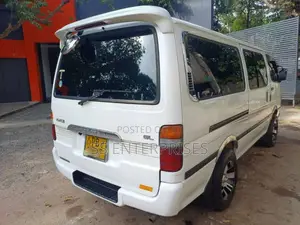 Toyota Dolphin RZH112 CONVERTED 5L 2001 Van (Used)