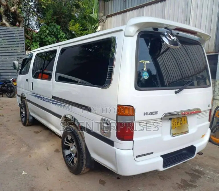Toyota Dolphin RZH112 CONVERTED 5L 2001 Van (Used)
