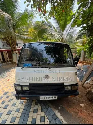 Nissan Caravan 1985 Van (Used)