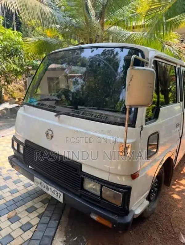 Nissan Caravan 1985 Van (Used)