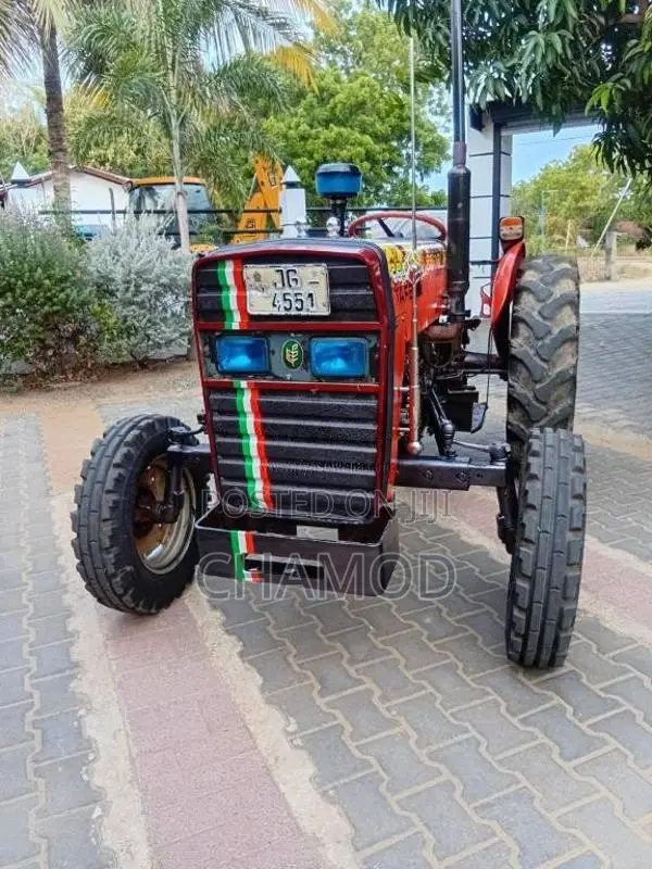 TAFE Tactor 2005 Tractor (Used)