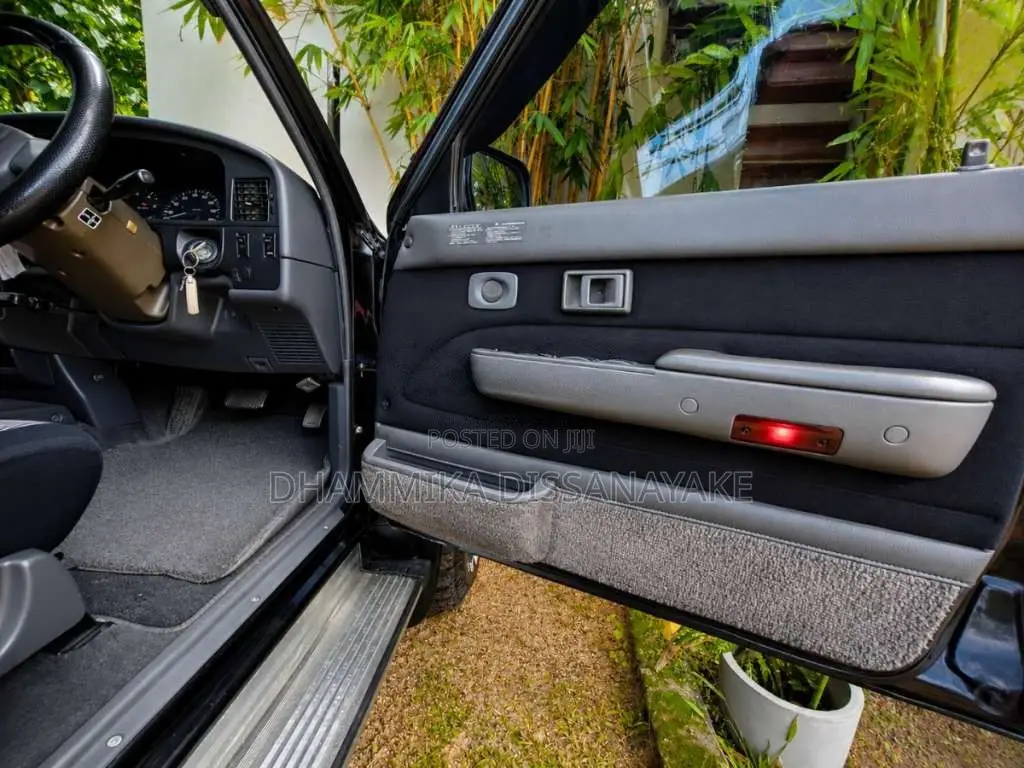 Toyota HILUX SURF 2007 Pickup (Used)