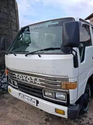 Toyota Dyna 1993 Crew Cab (Used)