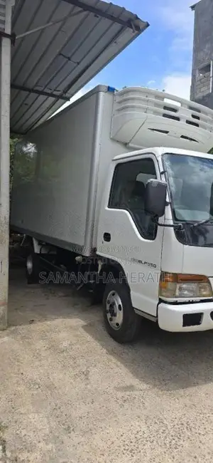 Isuzu NPR 72L 2002 Lorry (Used)