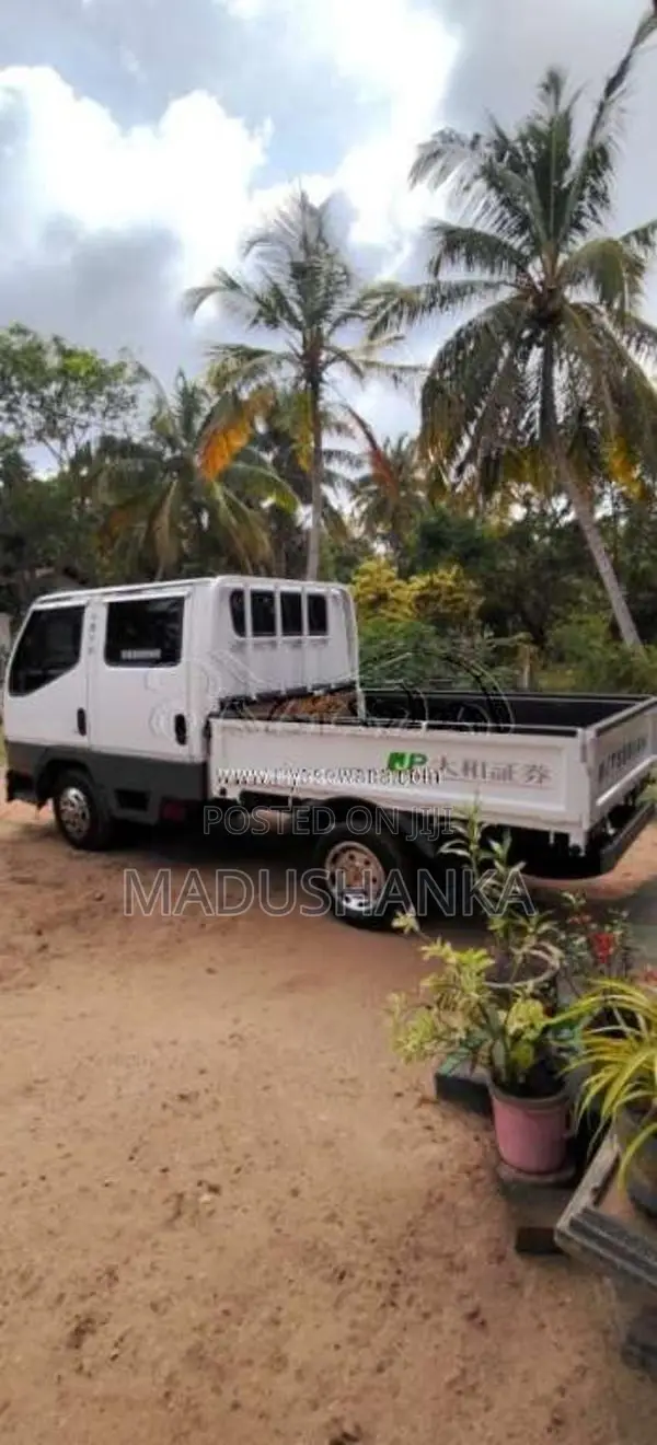 Mitsubishi CrewCab 2017 Crew Cab (Used)