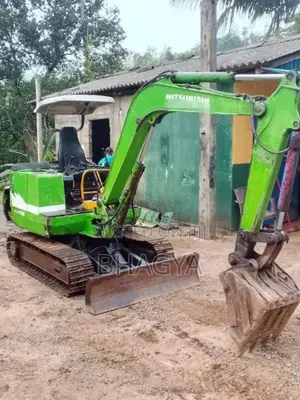 Mitsubishi MM 35B 2015 Heavy-Duty (Used)
