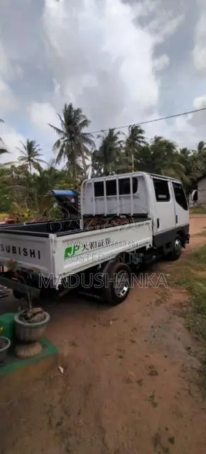 Mitsubishi CrewCab 2017 Crew Cab (Used)