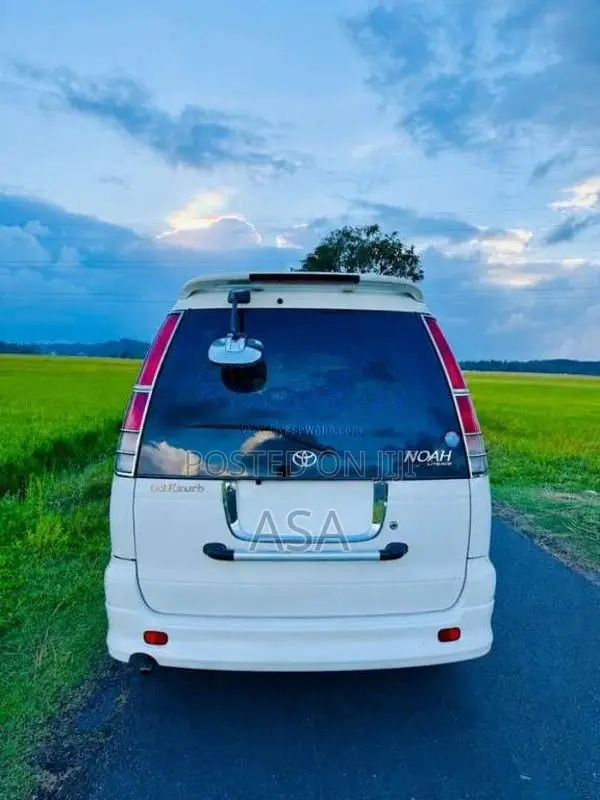 Toyota TownAce Noah Kr42 3c Efi 2000 Van (Used)