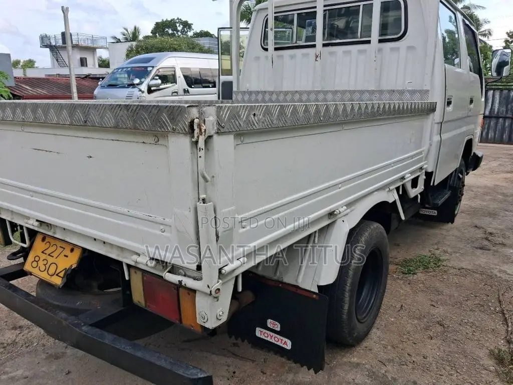 Toyota Dyna 1993 Crew Cab (Used)