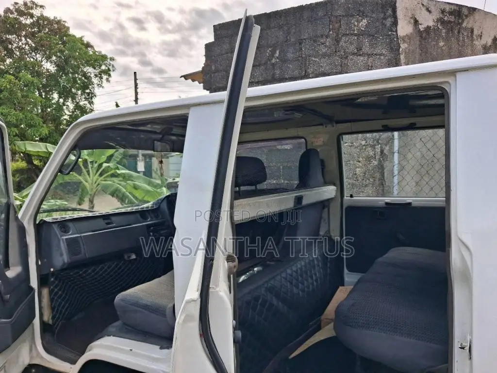 Toyota Dyna 1993 Crew Cab (Used)
