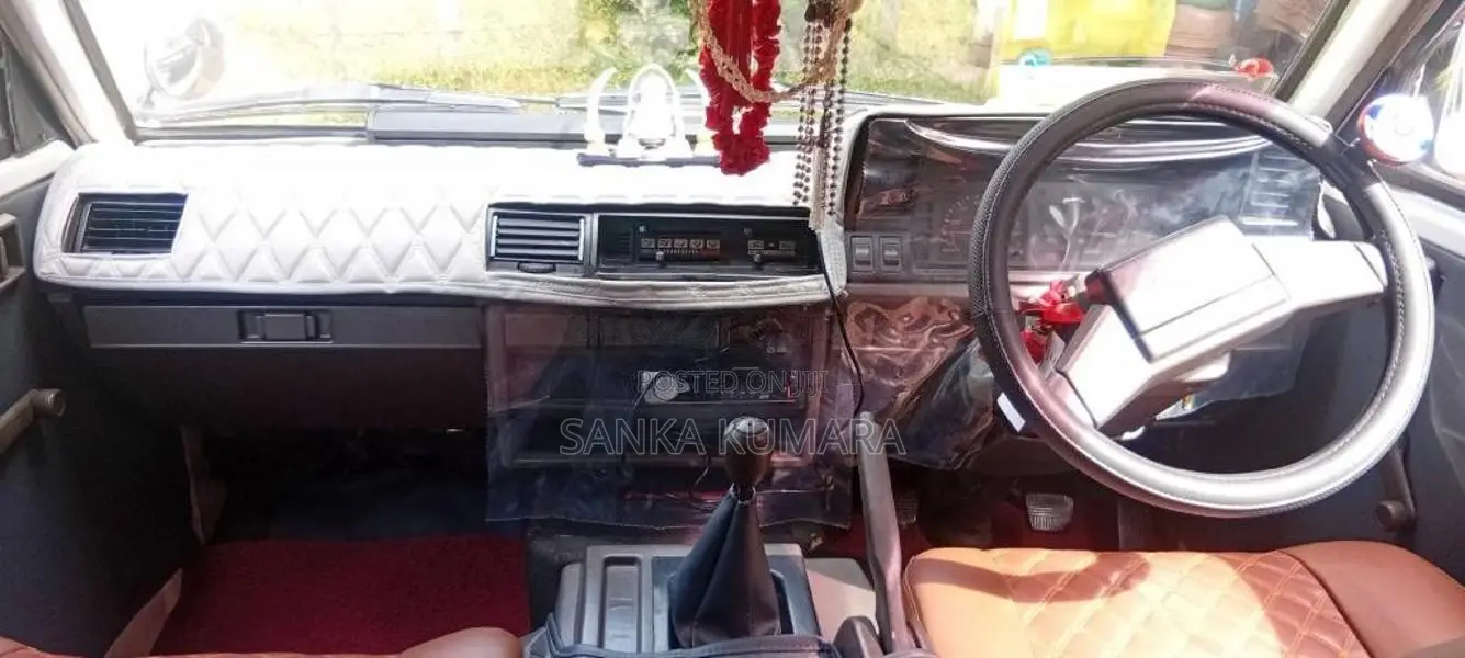 Nissan New 1993 Van (Used)