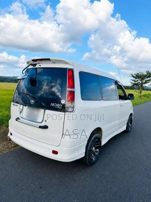Toyota TownAce Noah Kr42 3c Efi 2000 Van (Used)
