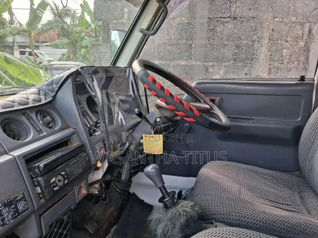Toyota Dyna 1993 Crew Cab (Used)