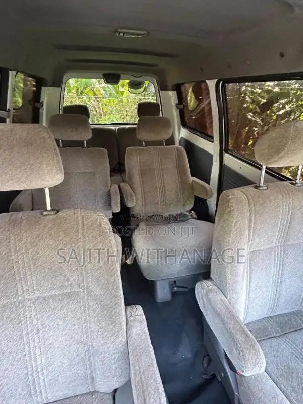 Toyota Noah CR42 Flatroof 4Door 2002 Van (Used)