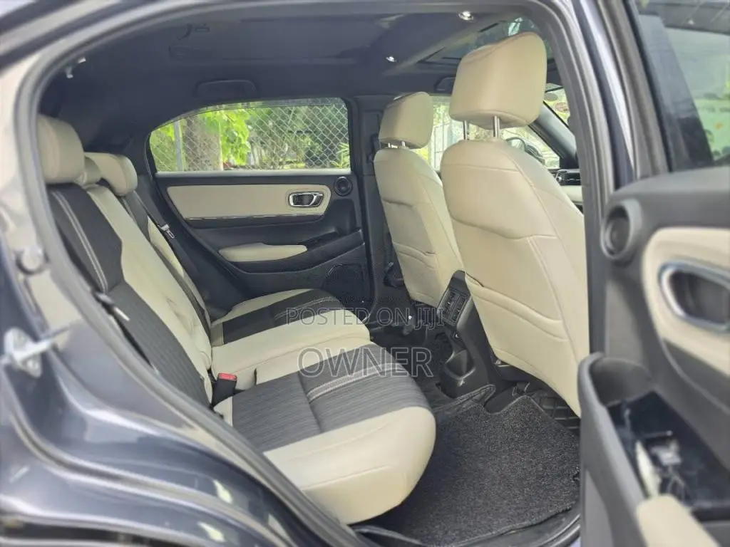 Honda Vezel Z Play Moonroof 2022 SUV (Used)