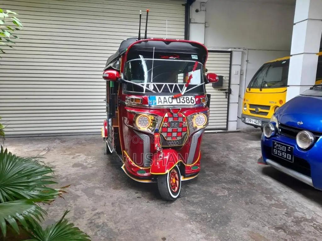 Bajaj 4 Stroke 2014 Three Wheel (Used)