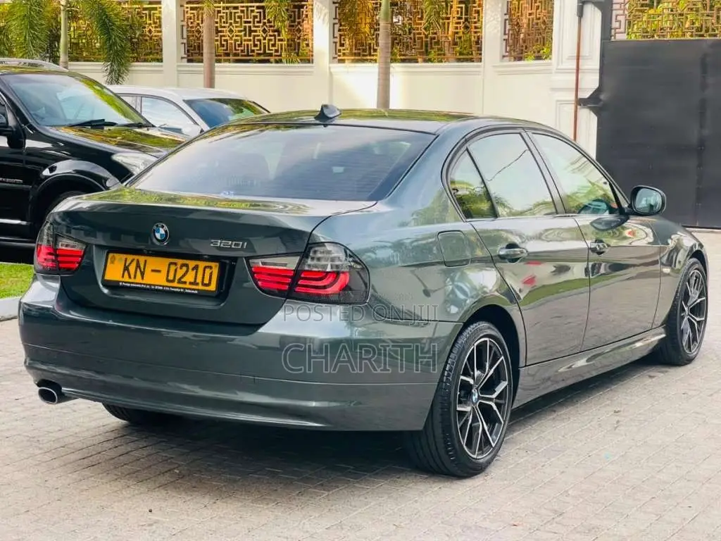 BMW 318i 2011 Car (Used)