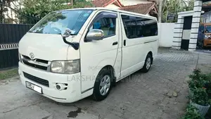 Toyota KDH HIACE 2005 Van (Used)