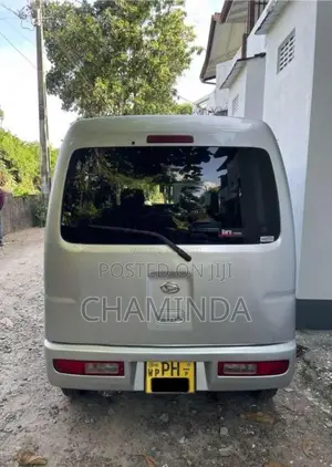 Daihatsu Hijet Cruze 2011 Van (Used)