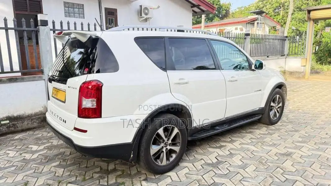 Micro Rexton W 2017 SUV (Used)