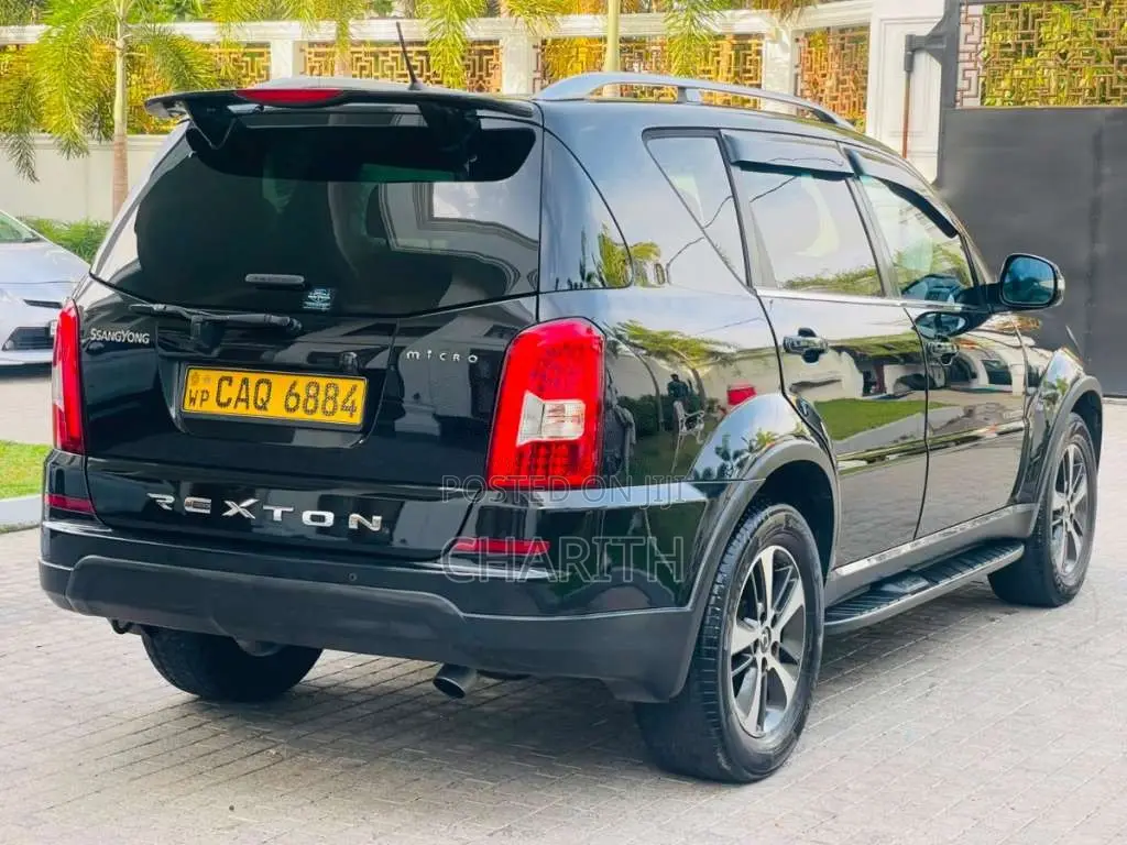 Micro Rexton 2016 SUV (Used)