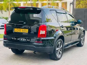 Micro Rexton 2016 SUV (Used)